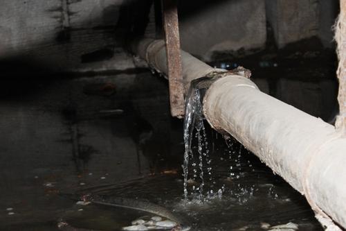 Отключение воды  в Симферополе  вызовет заполнение труб воздухом и  их последующий разрыв 