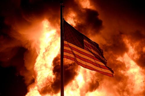 Буря в Американском стакане: очередная волна протестов в США на фоне волн эпидемии​
