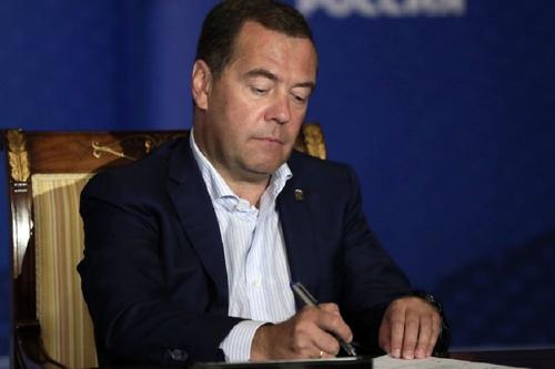 Эксперт связывает назначение Медведева «главным по Арктике» с уровнем доверия президента