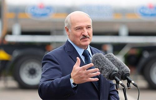 «Непонятно, что у них на подвесках. Может быть, ядерное оружие», Лукашенко высказался об американских самолетах 