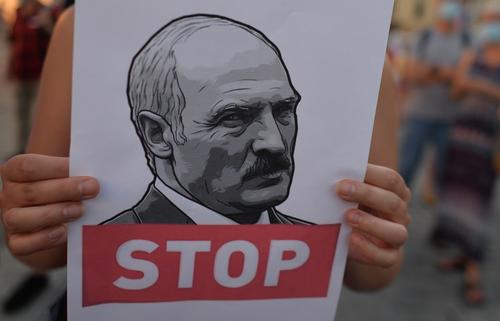 Журналист озвучил возможное условие падения власти Лукашенко «за час» 