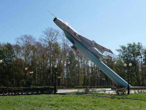 Памятник дальневосточным авиаторам гибнет в Хабаровске 