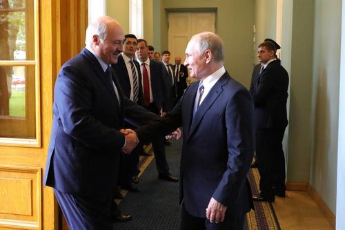Путин и Лукашенко обсудили ситуацию в Белоруссии по телефону