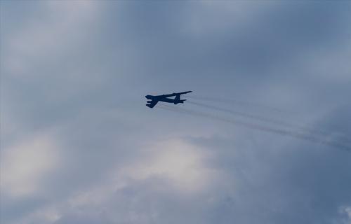 США обеспокоили близкие полеты Cy-27 возле их B-52