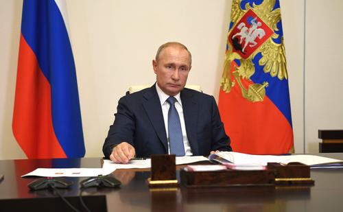 Путин исключил переход на дистанционное образование российских школьников