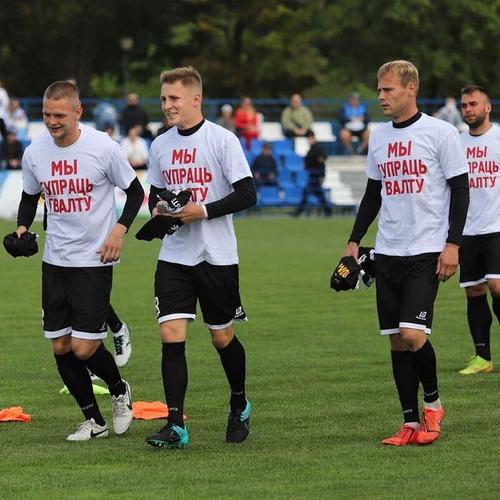 Белорусские футболисты вышли на поле в майках с надписью «Мы супраць гвалту»