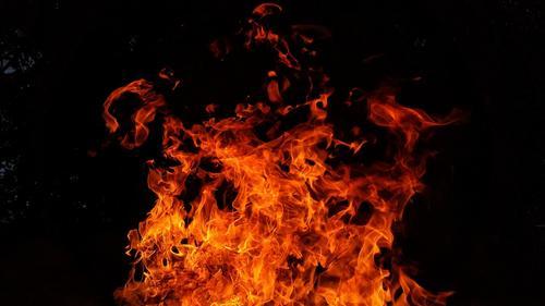 В Дагестане женщина и четверо детей разного возраста погибли при пожаре в пятиэтажке в Махачкале