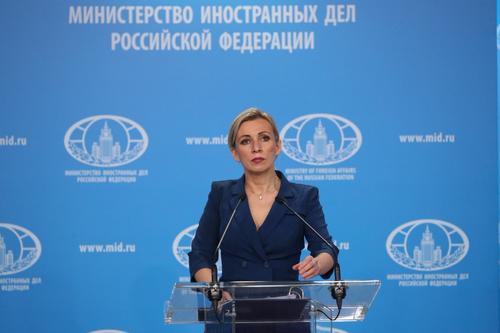 Захарова объяснила запись про стул на переговорах Вучича и Трампа