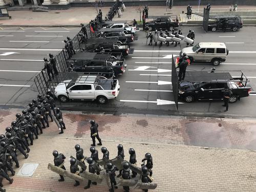 Белорусский депутат Савиных заявил, что правоохранители применят силу при новых провокациях