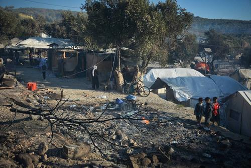 Сгорел крупнейший в Греции лагерь мигрантов