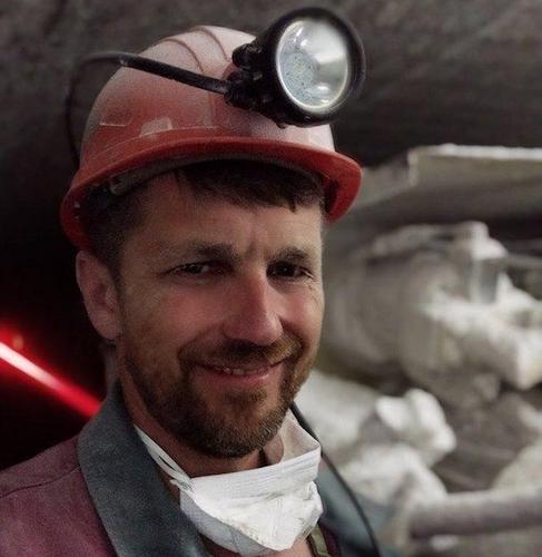 Белорусский шахтер приковал себя наручниками в шахте. Он требует от власти прекратить насилие, запугивание и похищения людей
