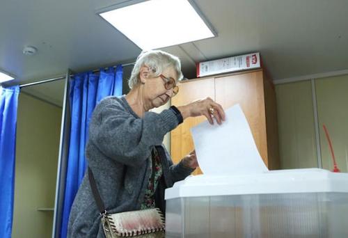 Явка на онлайн-голосование на выборах в Москве к 12 часам составила 48%