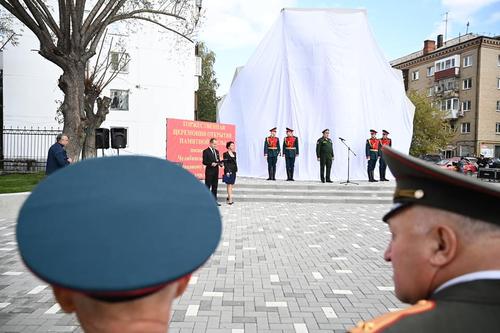 В Челябинске появилась стела, посвященная танкистам