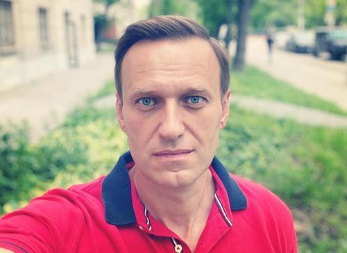Представители клиники Charite сообщили об улучшении состояния Навального: начал вставать с постели