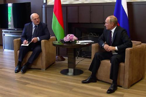 Песков заявил, что в Кремле Лукашенко считают легитимным президентом