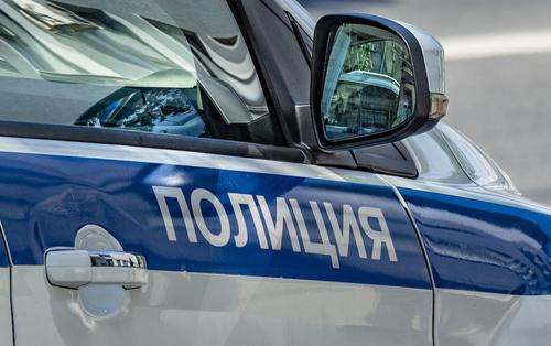 Мужчина забрался на крышу Александро-Невской лавры в Петербурге, полиция ведет с ним переговоры