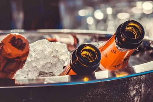 Хамзаев предложил ограничить продажу алкоголя в новогодние праздники