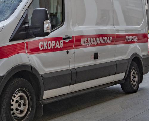 Скорая помощь перевернулась после столкновения с легковушкой в Ростове-на-Дону