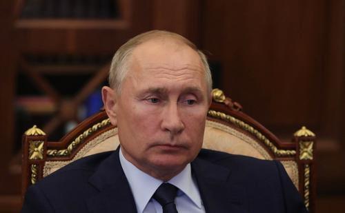 Владимир Путин продлил действие мер по коронавирусу для иностранцев