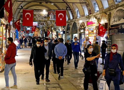 В Турции могут ужесточить наказание для нарушителей карантина вплоть до лишения свободы