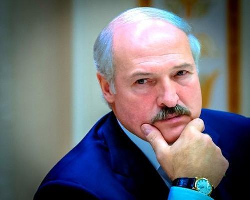 Лукашенко оценил требование Макрона уйти с поста президента