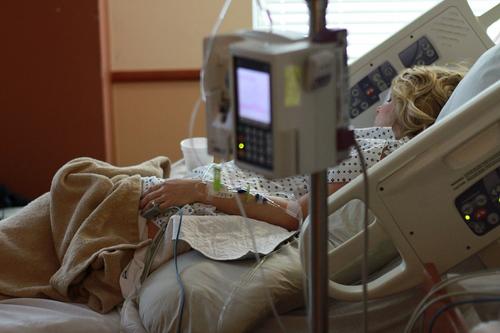 В Уфимской больнице упавшая пенсионерка лежала на полу несколько часов