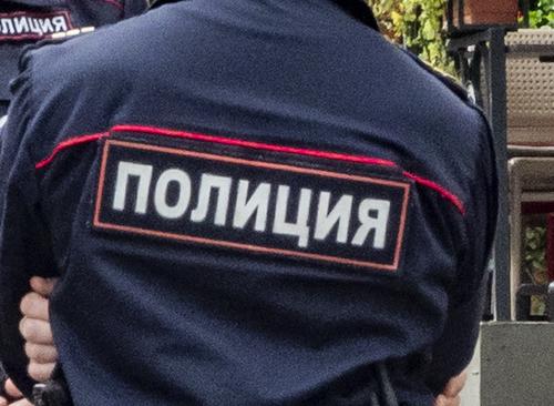Полицейские ищут родителей брошенной на улице в Санкт-Петербурге девочки