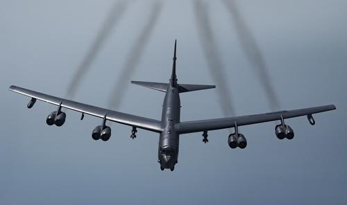 Сайт Avia.pro: США побоялись послать свои бомбардировщики в небо над ДНР и ЛНР