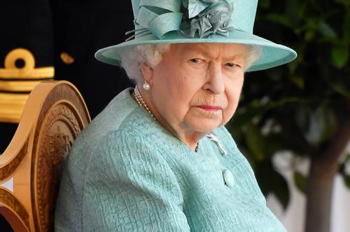 Прислуга Елизаветы II не желает разлучаться с родными на Рождество, чтобы обезопасить королеву