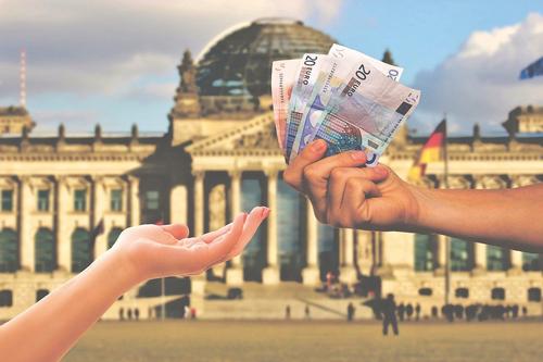 Экономист Беляев объяснил ежедневный рост курса евро
