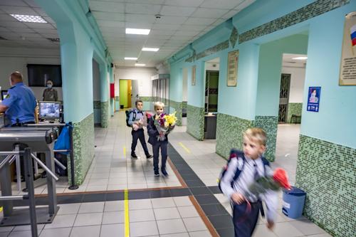Депутат Госдумы Елена Строкова предложила дать отпуск родителям младшеклассников на каникулы из-за COVID