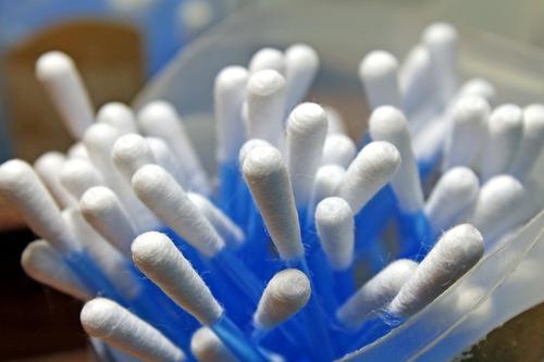 Правительство Великобритании запретило использование пластиковых трубочек и ватных палочек