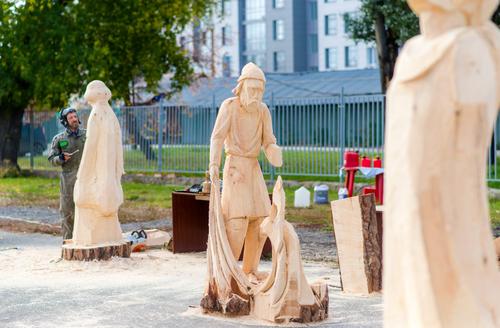 Челябинский парк украсят удивительные скульптуры из дерева