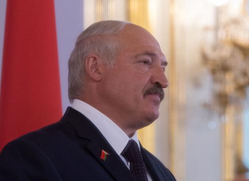 Лукашенко опроверг информацию о поставках военных грузов в Азербайджан из Белоруссии