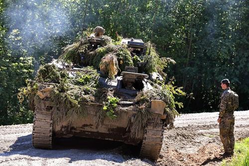 Экс-полковник Баранец: НАТО скоро будет чесать стволы танковых пушек о купола Пскова 