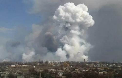 В Рязанской области горят военные склады, слышны взрывы, началась эвакуация деревень