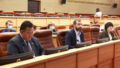 Взаимодействие властей, ТБО и тепло в домах — на сессии ЗC Иркутской области