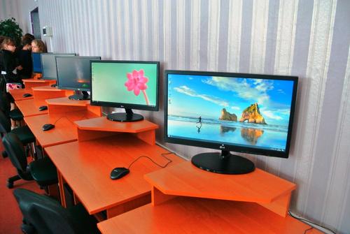 Хабаровские школы оборудовали компьютерами на 67 млн рублей