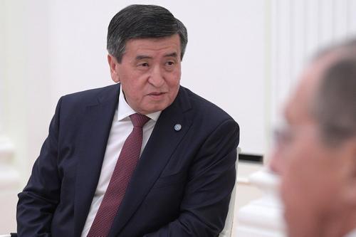 Президент Киргизии не собирается в добровольную отставку