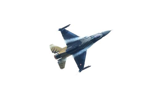 Журналист Кристиан Триберт выложил спутниковое фото с двумя истребителями F-16 в Азербайджане