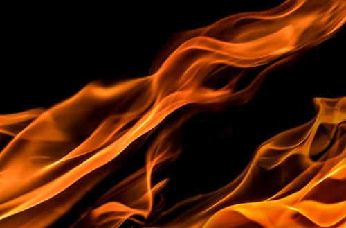 В Уссурийске пожарные ликвидировали открытое горение на одном из складов