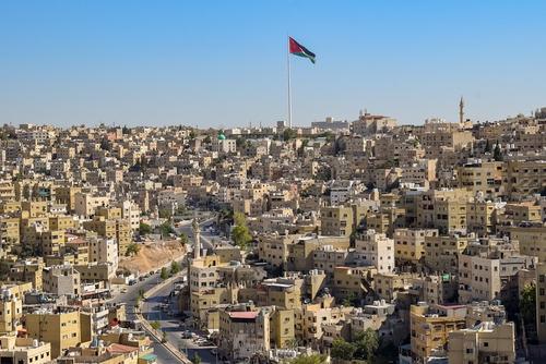 В Иордании ввели повсеместный режим ограничений на 48 часов для сдерживания пандемии COVID-19
