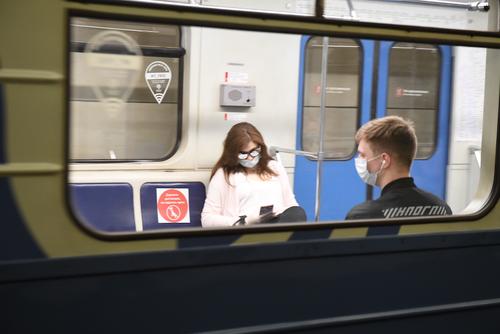 Академик Покровский заявил, что маска позволяет уберечься от COVID-19 в транспорте