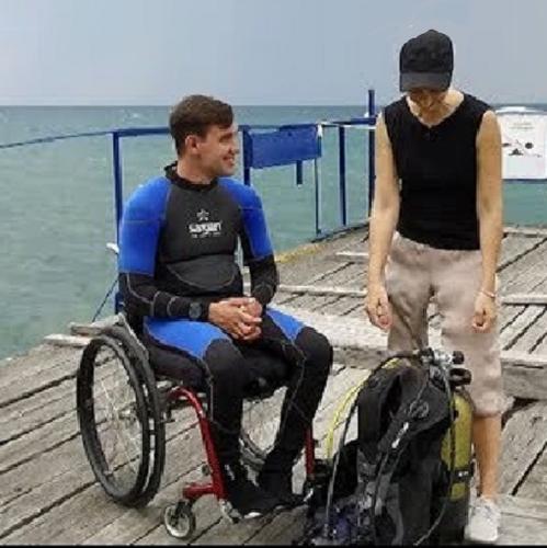 В Анапе дайвер-колясочник Никита Ванков помог спасти тонущего в море молодого человека