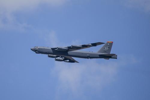 AntiWar: полеты бомбардировщиков США у границ России могут привести к новой мировой войне