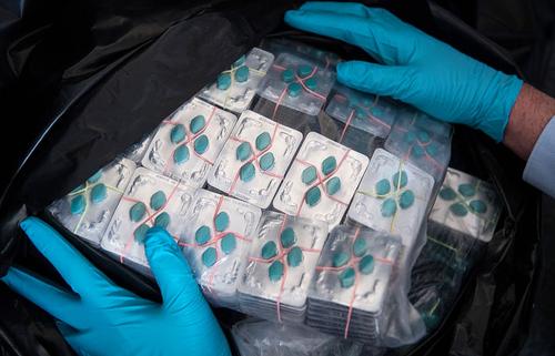 Торговцы жизнью. 16 человек задержаны по делу о хищении лекарств для онкобольных, которые они перепродавали на черном рынке