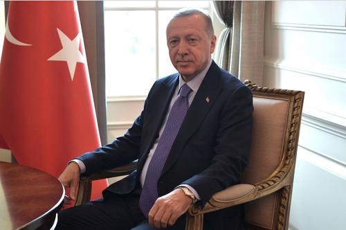 Политолог Сатановский, отвечая на заявление Эрдогана о Крыме, назвал его «султаном», а Зеленского - «низким лицедеем»