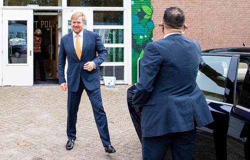Король Нидерландов прервал отпуск в Греции, чтобы уйти на карантин