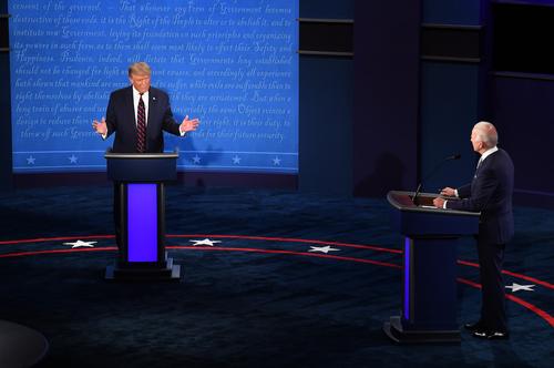 Трамп и Байден в четверг проведут заключительный тур предвыборных теледебатов в Нэшвилле