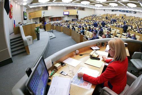 В первом чтении принят закон, обязывающий омбудсмена по правам человека постоянно жить в России